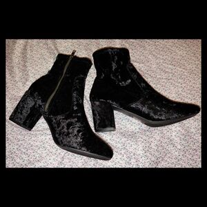 Elegant Black Velvet Women's Shoes